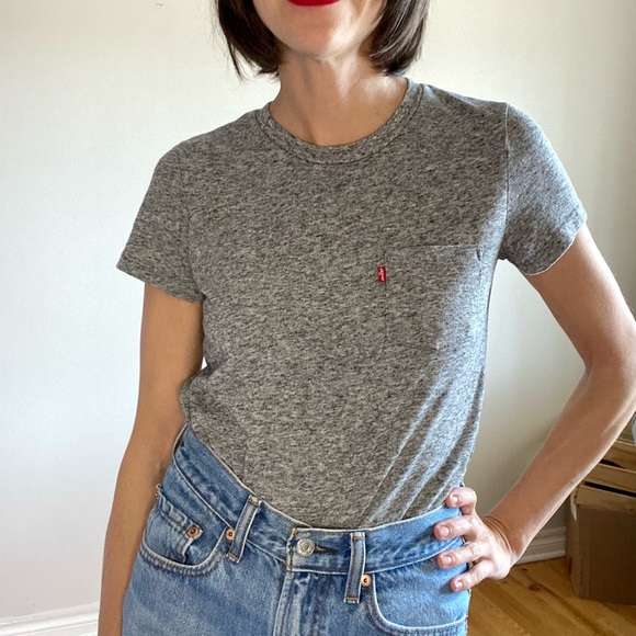 Levi’s Classic Pocket T-shirt - Picture 6 of 12